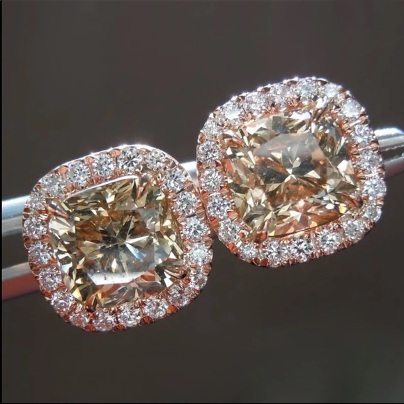 New Women’s Rose Gold Diamond Stud Earrings - Picture 2 of 5